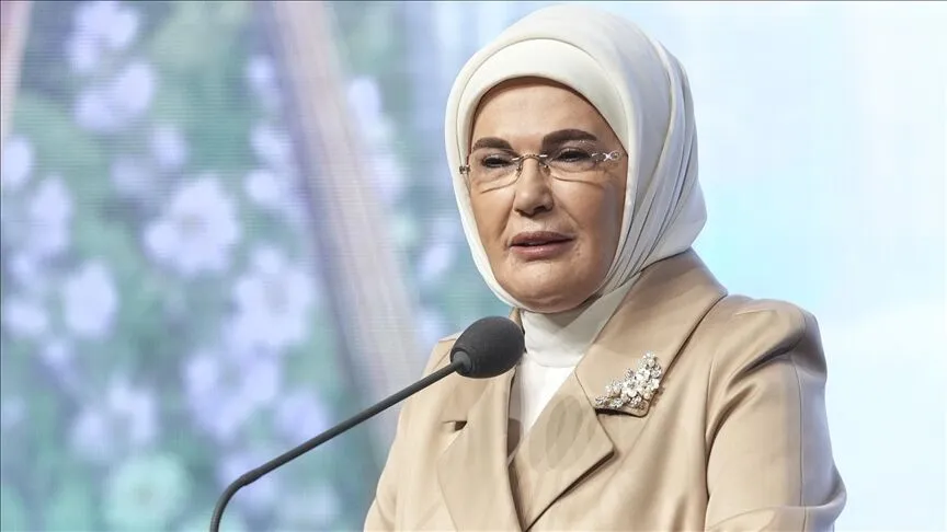 Gençlere seslenen Emine Erdoğan: Kendi sözünüzü cesaretle ortaya koyun