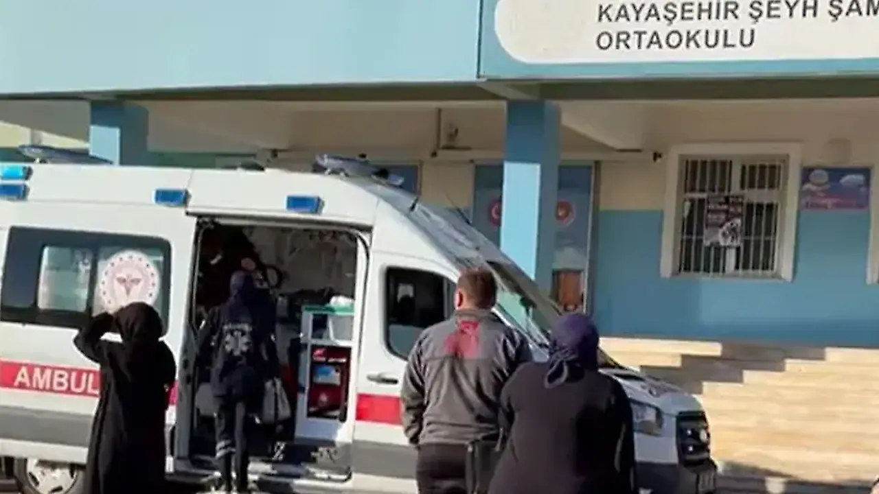 İstanbul’da ortaokulda bıçaklı saldırı! 8 öğrenci yaralandı