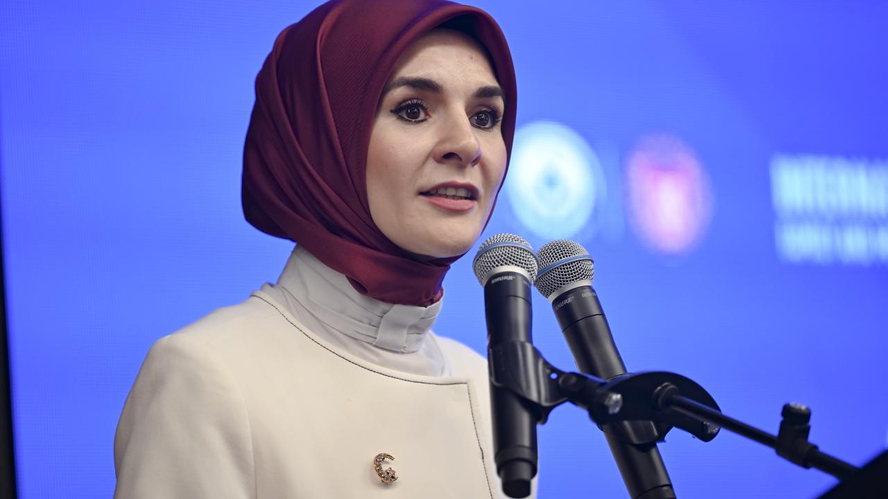 Bakan Göktaş, Azerbaycanlı şehit askerlerin eşleriyle bir araya geldi