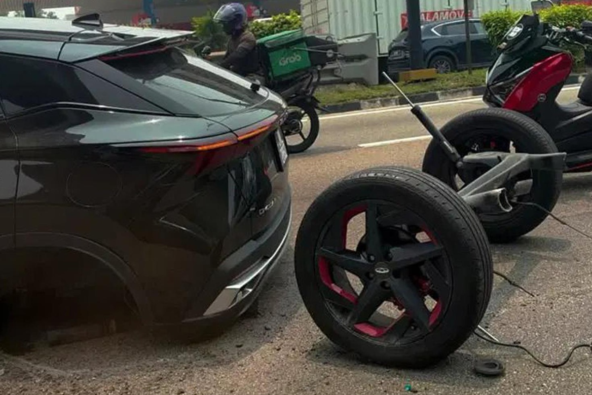 Türkiye’de de satılan otomobilin arka aksı trafikte koptu
