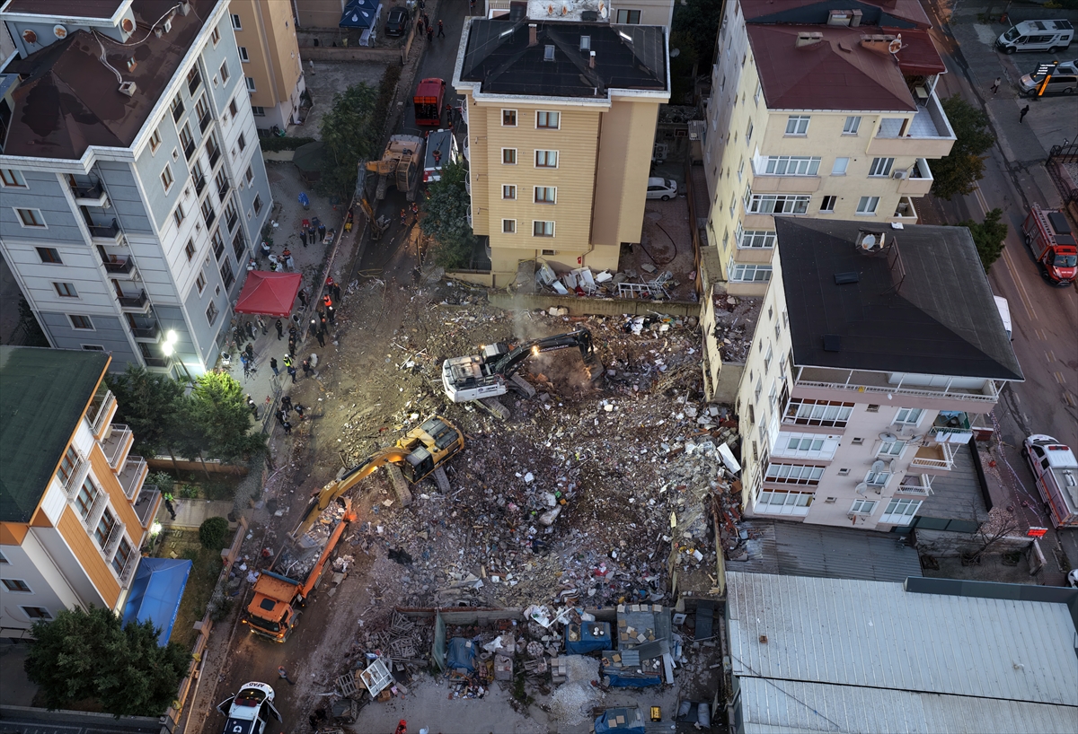 Maltepe'de yıkım bitti, tehlike endişesi sürüyor! 3 bina tahliye
