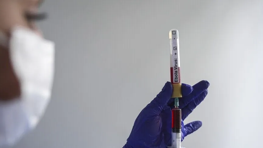 Ebola'ya karşı yeni aşı denemesi: Uganda'da klinik aşama başladı