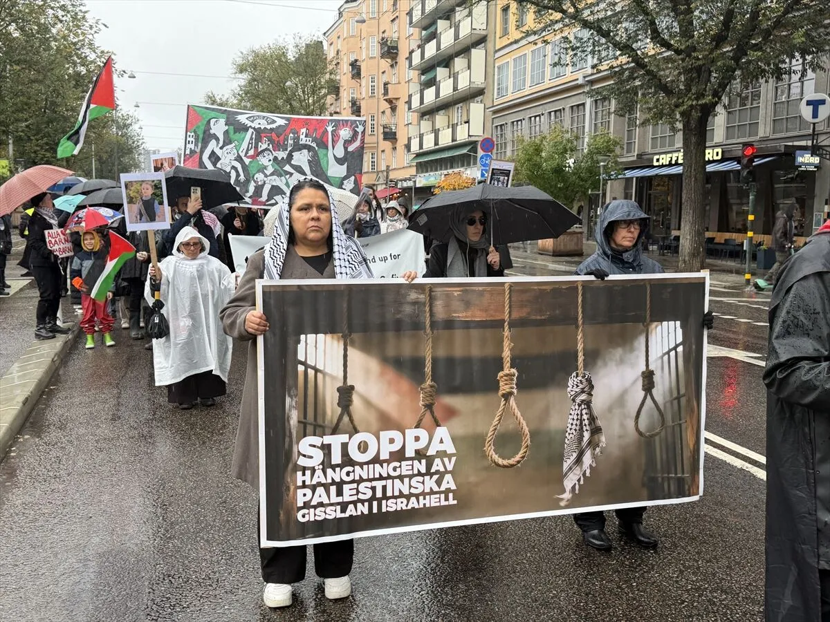 Stockholm'de Gazze protestosu: 3 sembolik tabut taşındı