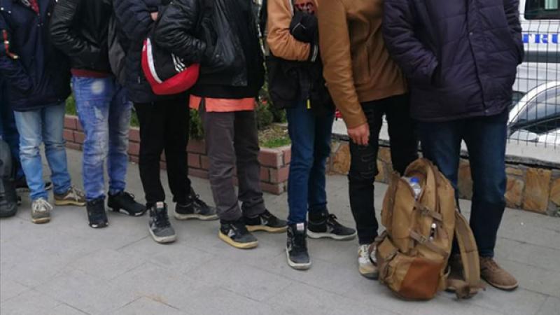 Edirne’de araçtan 14 düzensiz göçmen çıktı