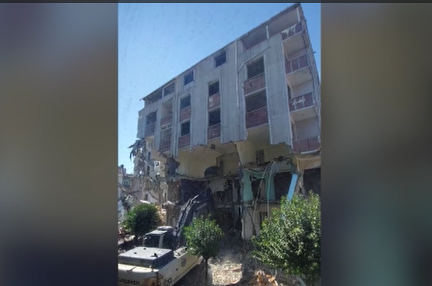 İstanbul'da yıkım sırasında korkutan çökme
