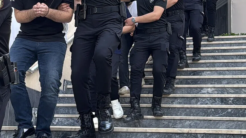 Aynı araç iki hırsızlık olayını ele verdi: 3 şüpheli tutuklandı