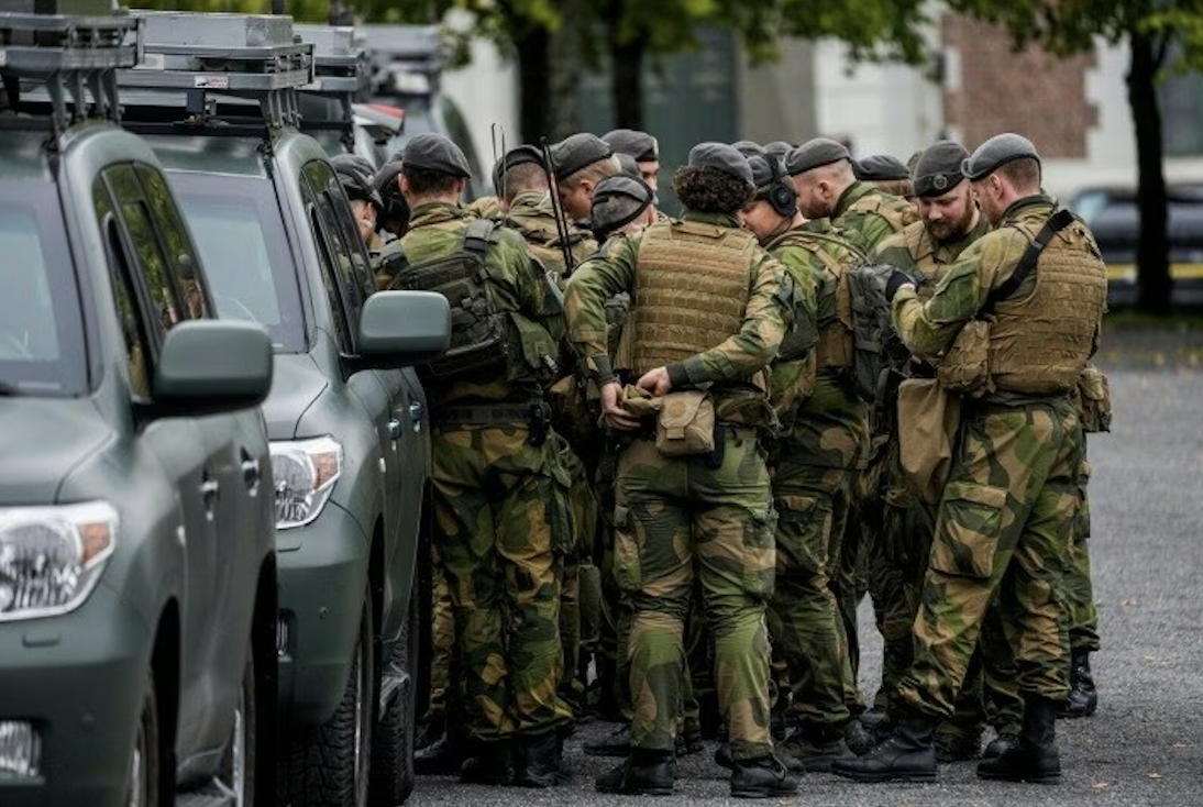 Norveç ordusunda güvenlik açığı: Askeri kapı kodları araçlara kaydedildi