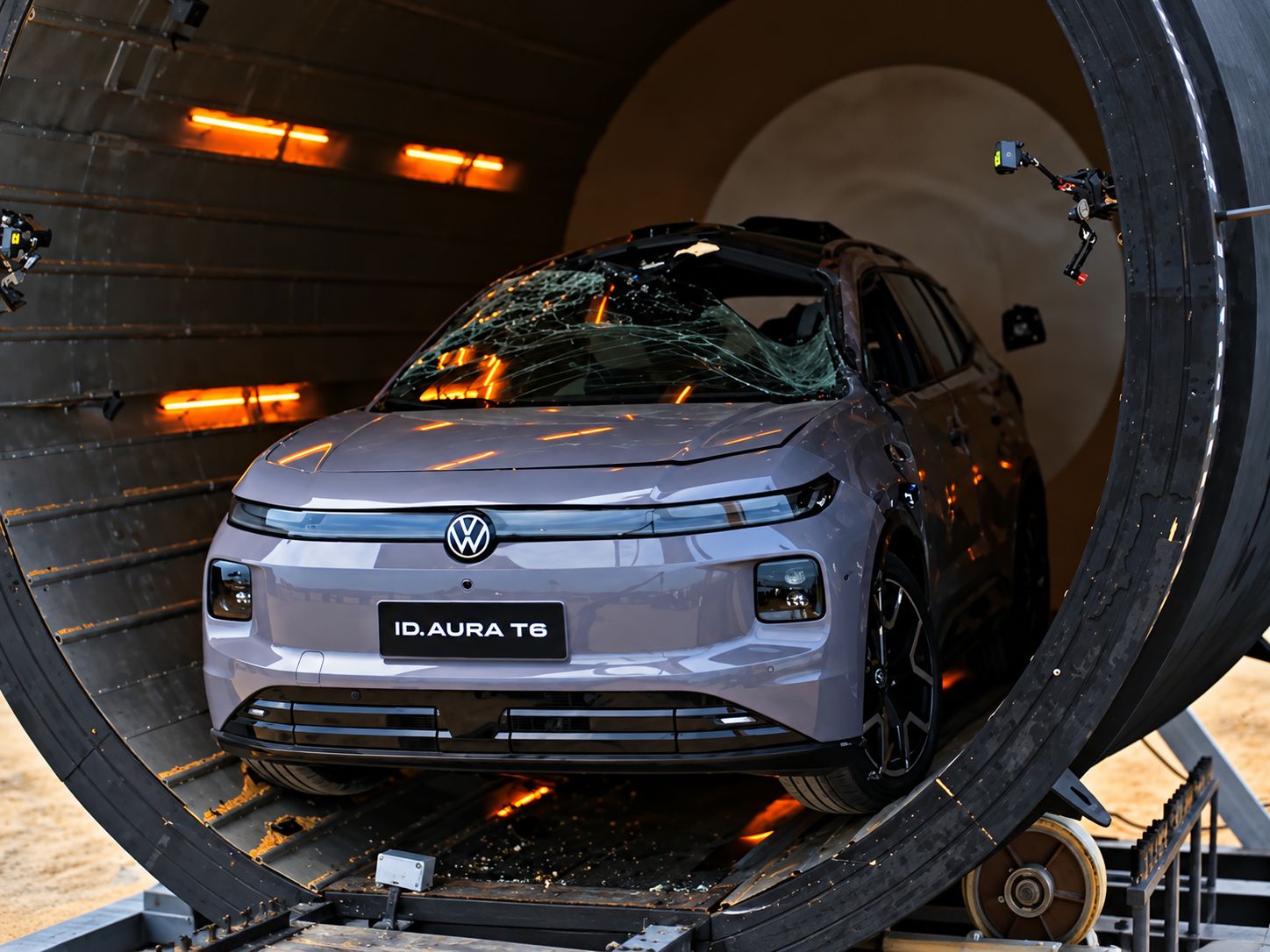 Volkswagen'den dayanıklılık testi: 50 takla attı, yoluna devam etti
