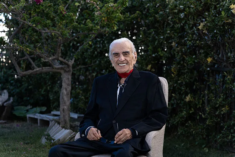 Alpay kimdir? Kaç yaşında, nereli, hangi şarkılarıyla tanınıyor?