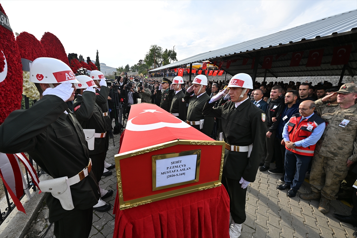 Pençe-Kilit şehidi Uzman Çavuş Mustafa Aslan'a son görev