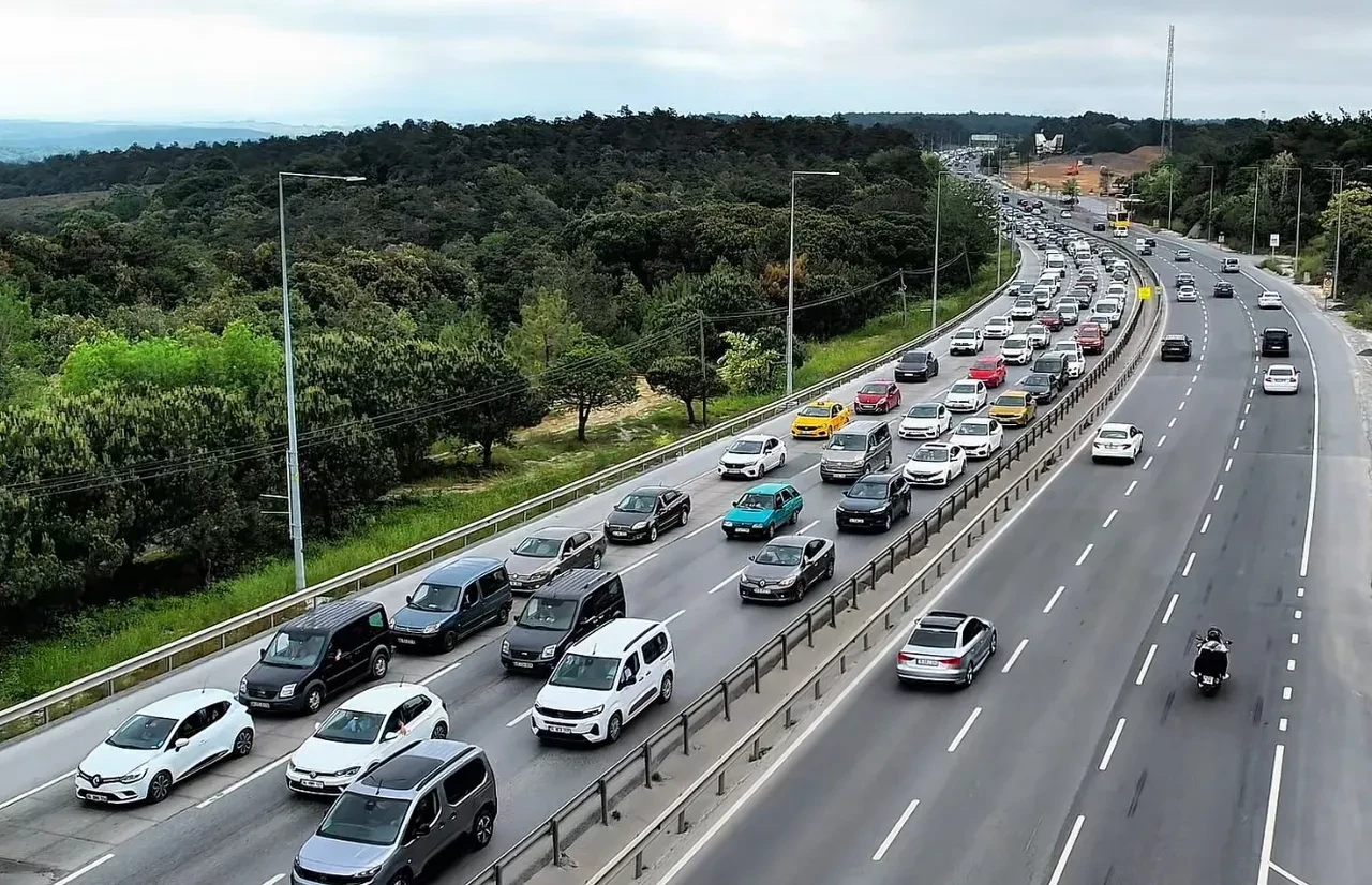 Ankara ve İstanbul'da yola çıkacaklar dikkat! İşte 15 Ekim yol durumu