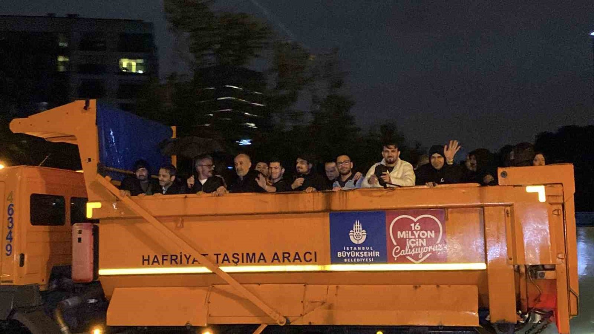 İstanbul'da sağanak nedeniyle mahsur kalan 200 kişi kurtarıldı
