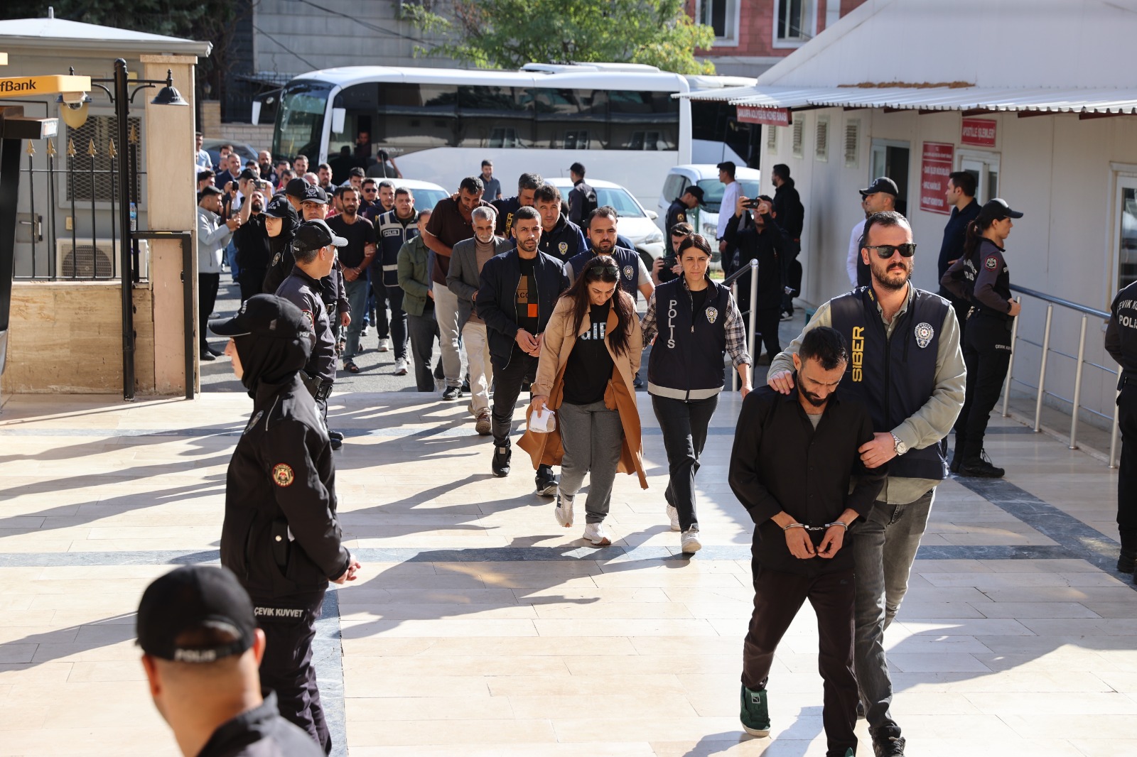 Şanlıurfa merkezli yasa dışı bahis operasyonunda 20 tutuklama