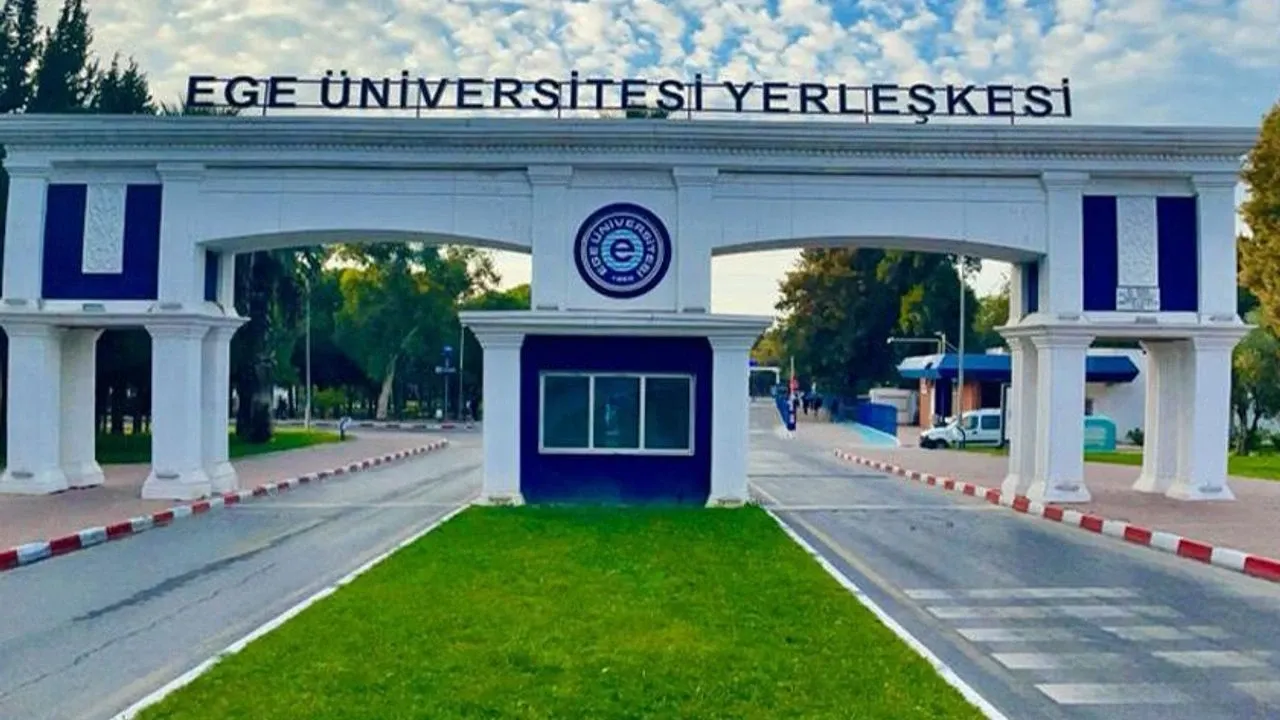 Ege Üniversitesi'nde gece yarısı müdahalesi: Öğrencilere biber gazı
