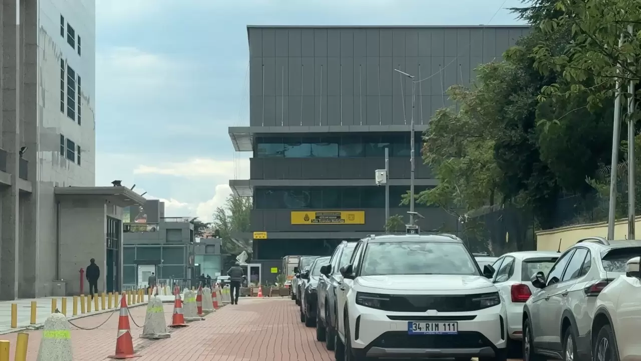 İstanbul'da gece yarısı konserinde acı olay!
