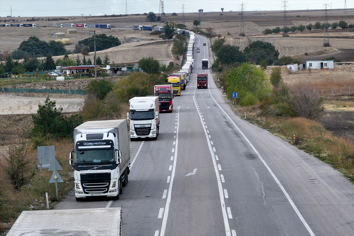 Hamzabeyli’de kilometrelerce tır kuyruğu!
