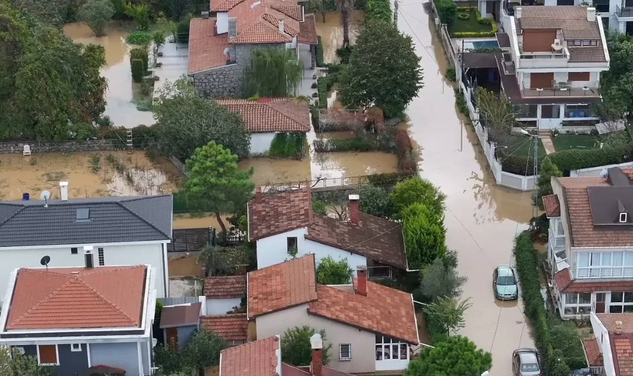 Şile’de yağışın bilançosu ortaya çıktı: Evler ve sokaklar sular altında kaldı