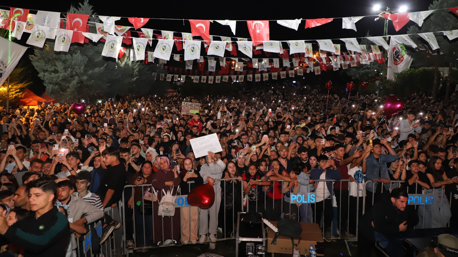 Altınözü’nde iki günlük festival konserlerle tamamlandı