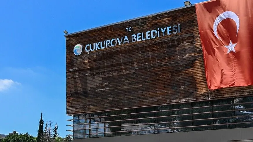 Çukurova Belediyesine yolsuzluk operasyonu: Mevcut ve eski başkan gözaltında