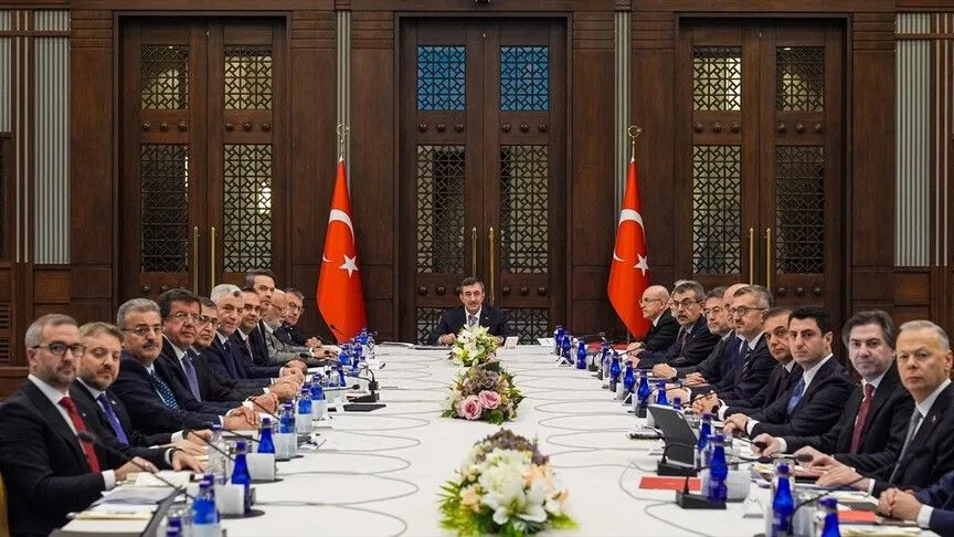 Ekonomi yönetimi Külliye'de toplandı! Bakanlar ve TCMB Başkanı aynı masada