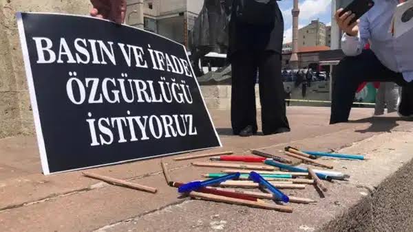 Gazeteciler 24 Ekim'de meydanlara çıkıyor! Birçok kentte ortak eylem