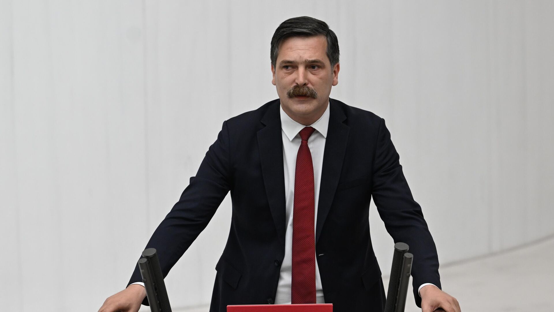 Erkan Baş: Bir yanda kuru ekmek, diğer yanda fon hesabı