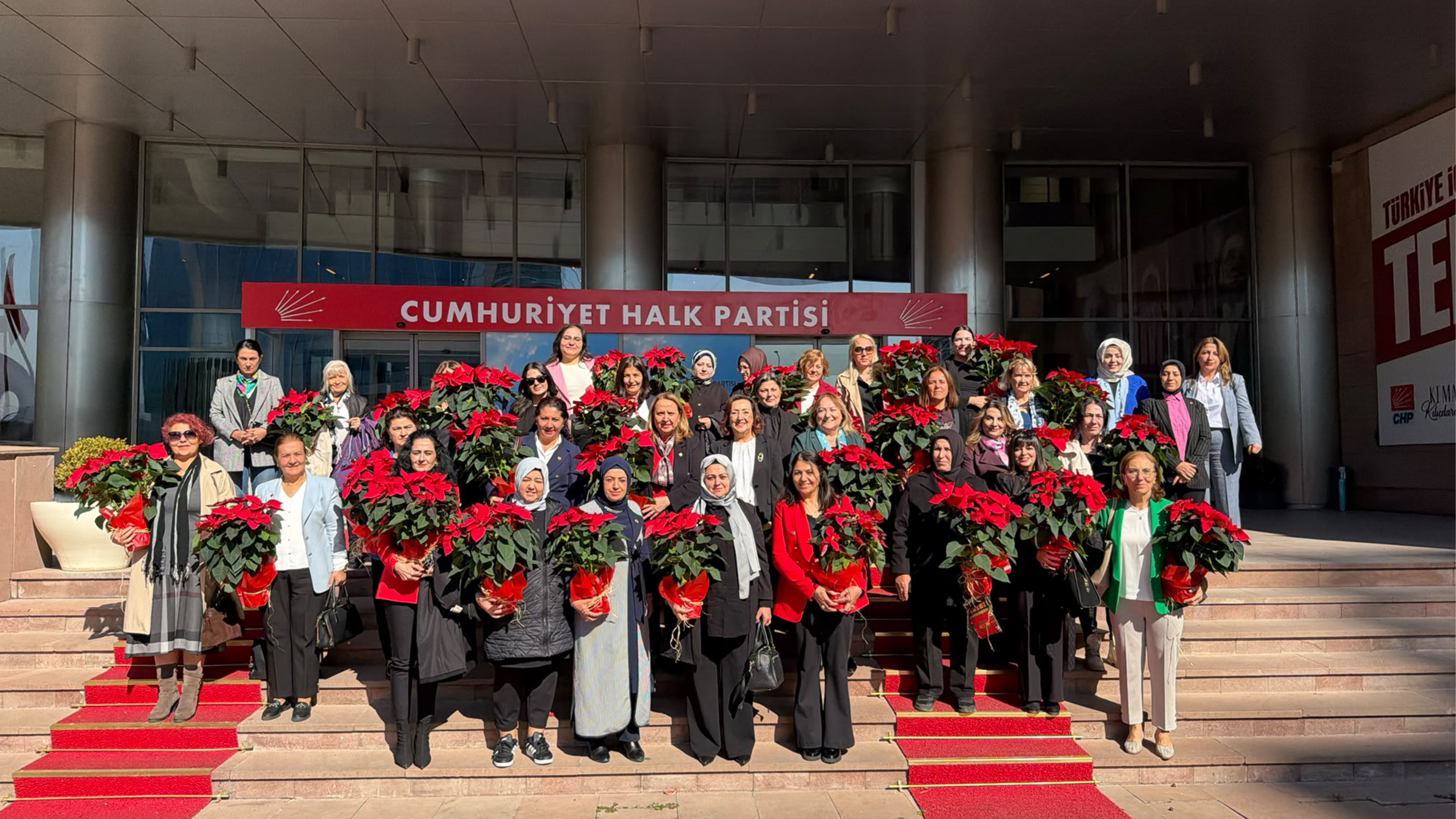 CHP’de kadın muhtarlarla buluşma: Yerel kararlarda söz sahibi olmalılar