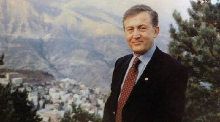 Ahmet Taner Kışlalı kimdir?