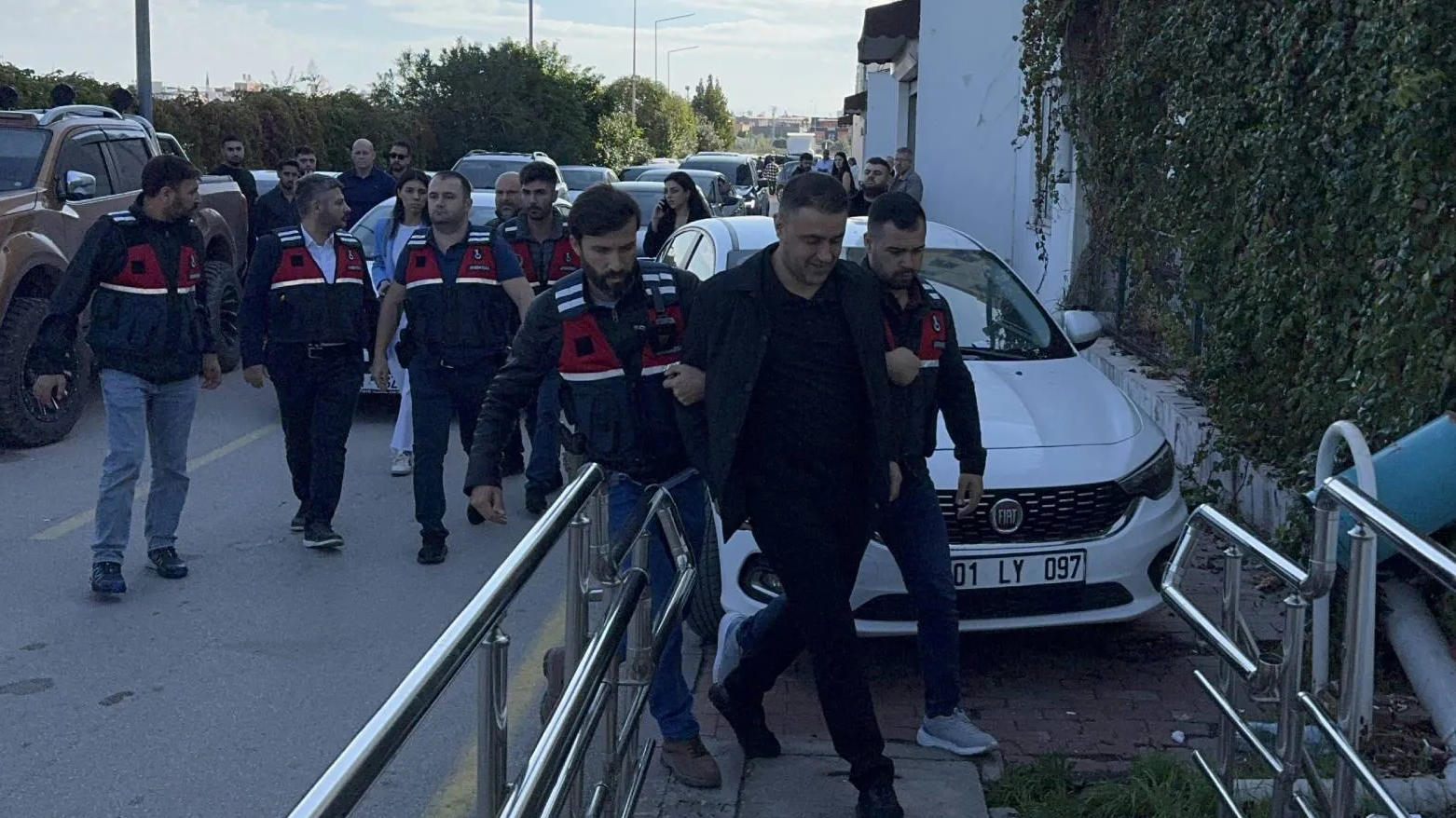 Çukurova Belediyesi soruşturmasında 49 kişi adliyede