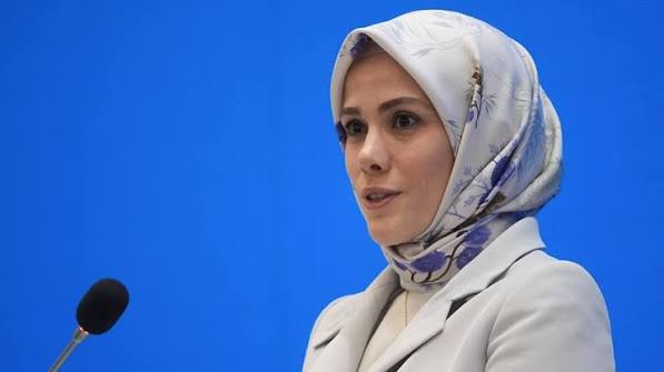 Esra Albayrak: Yapay zekayı sorgulamak zorundayız