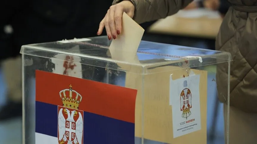 Sırbistan sandığa gidiyor: Öğrenciler Vucic'e rakip oldu