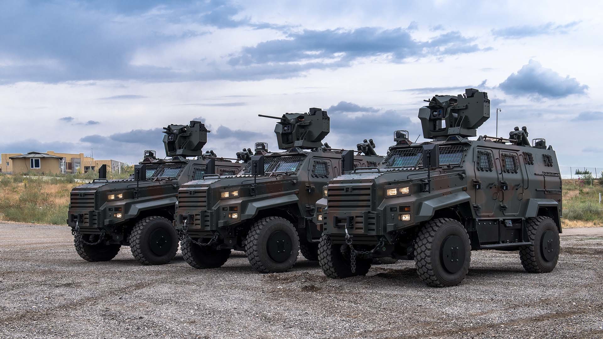 Yunanistan, tanklarını İHA saldırılarına karşı korumaya aldı