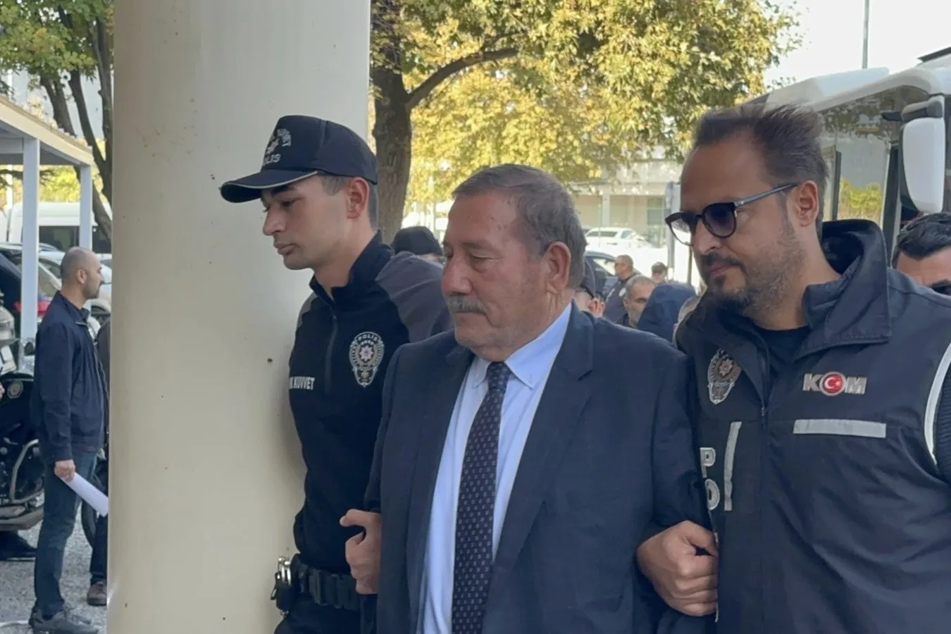 Milas'ta belediye soruşturması: Başkan ve oğlu tutuklandı