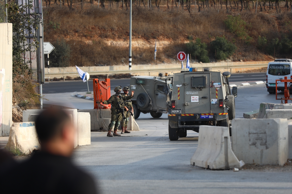 İsrail güçleri El Halil'de giriş çıkışları kapattı!