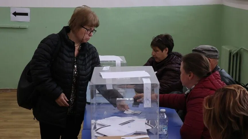 Bulgaristan sandık başında: 27 aday çifti yarışıyor
