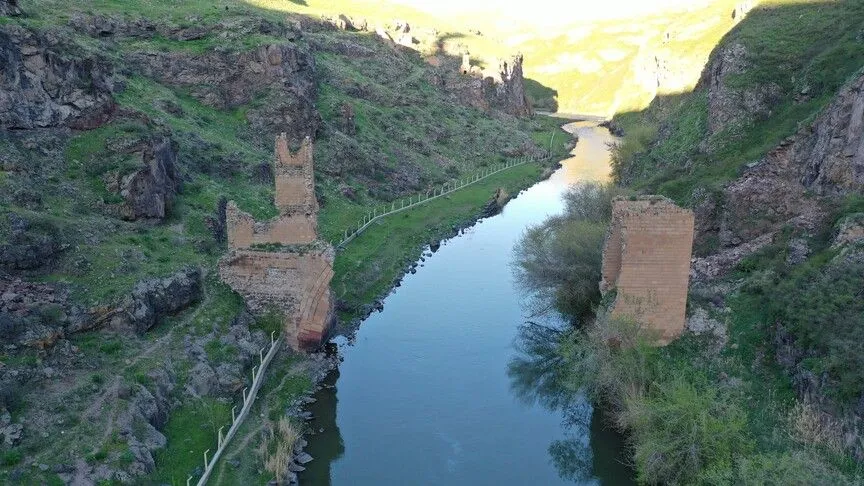 Türkiye ile Ermenistan sınırındaki tarihi köprü yeniden inşa edilecek