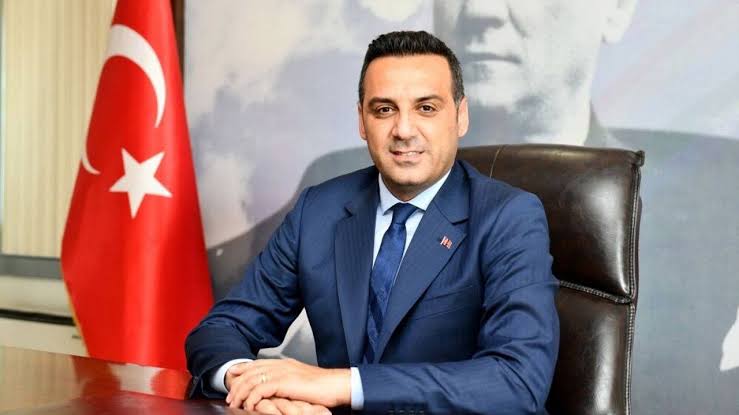 Makam odasında fotoğraf tartışması: AK Parti'ye geçti, Atatürk fotoğrafını kaldırdı