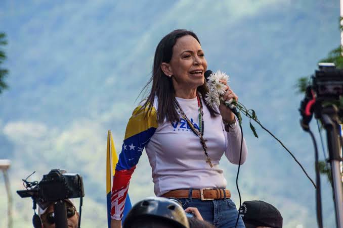Machado Venezuela'ya döndü: Hakkında yakalama kararı var