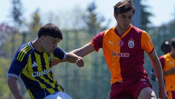 Galatasaray-Fenerbahçe U19 maçında tempo yükseldi