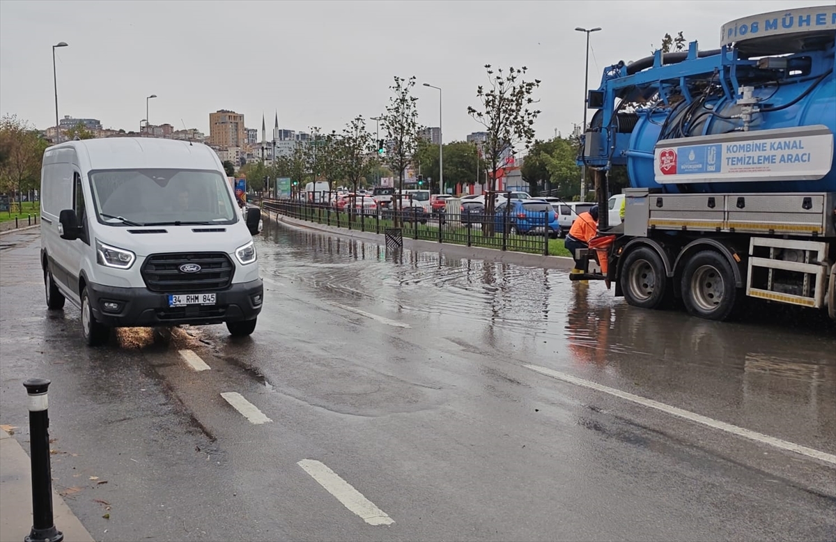 İstanbul'da sabah kâbusu! Alt geçitleri su bastı