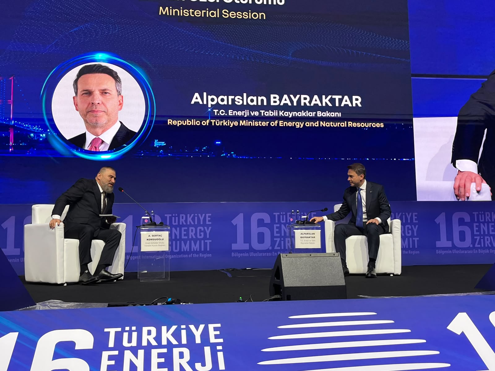 Türkiye enerjide yeni hamleye hazırlanıyor: Bayraktar yıl sonunu işaret etti