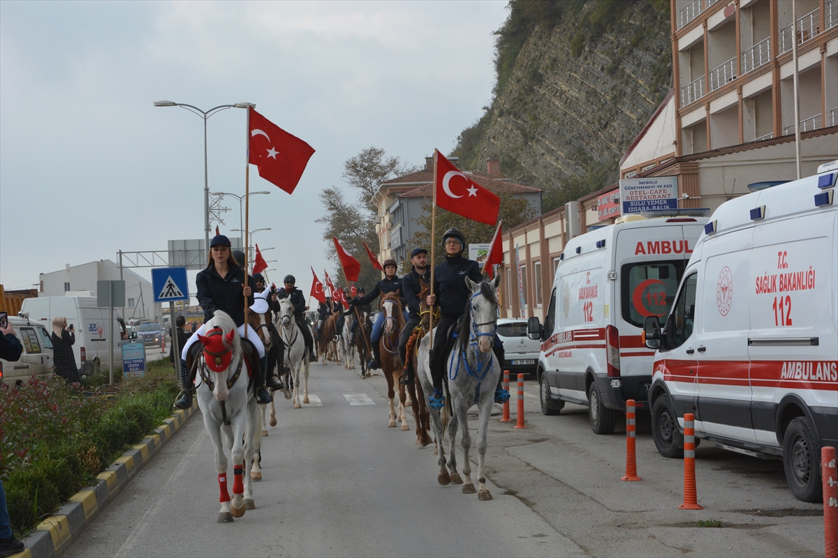 45 atlı, İstiklal Yolu'nda tarihin izini sürüyor