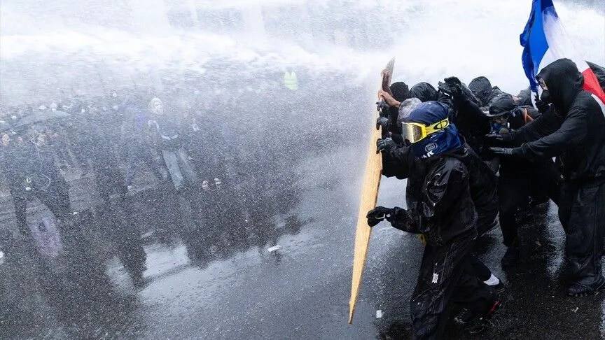 Fransa’da protestoların faturası perakendeye çıktı!