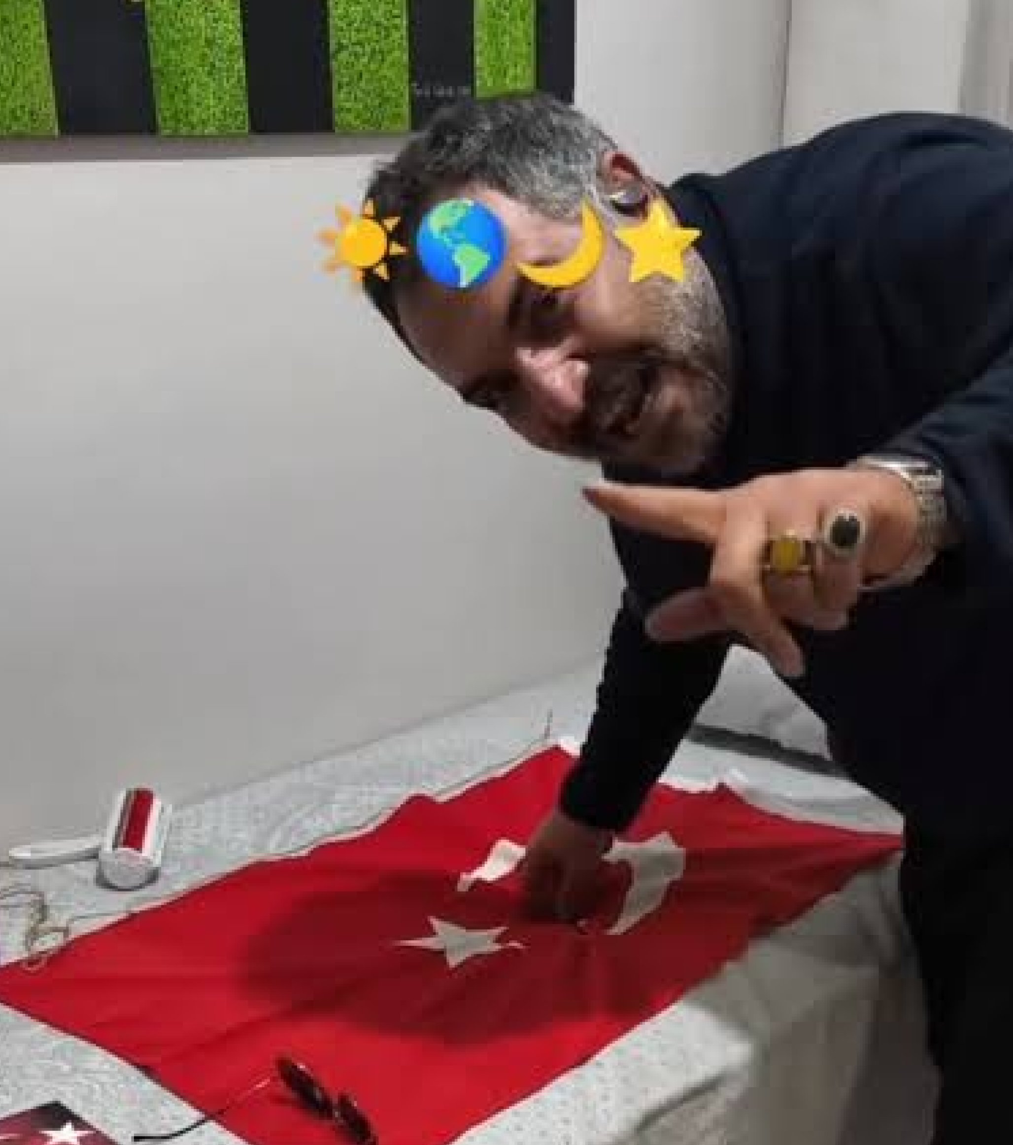 Atatürk ve Türk bayrağına hakaret iddiası: Öğretmen tutuklandı