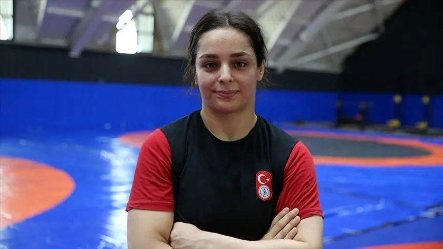 Milli güreşçi Tuba Demir iki rakibini eledi, yarı finale yükseldi!
