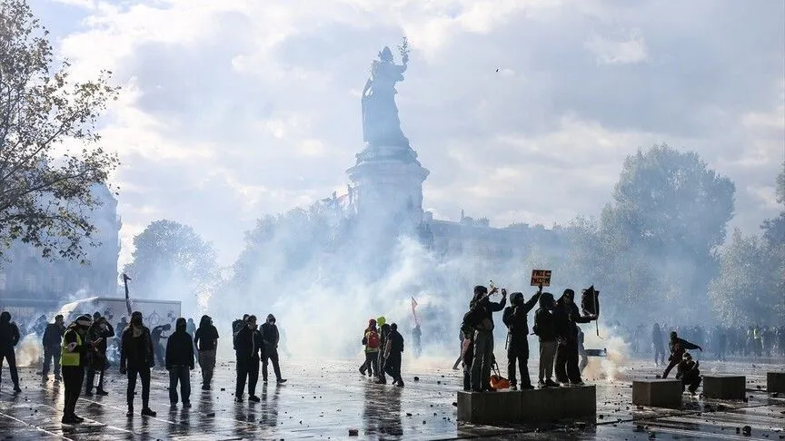 Fransa'da protesto paylaşımlarına müdahale!