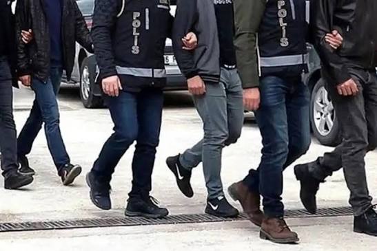 Fabrikadaki konteynere uyuşturucu sakladılar: 3 gözaltı