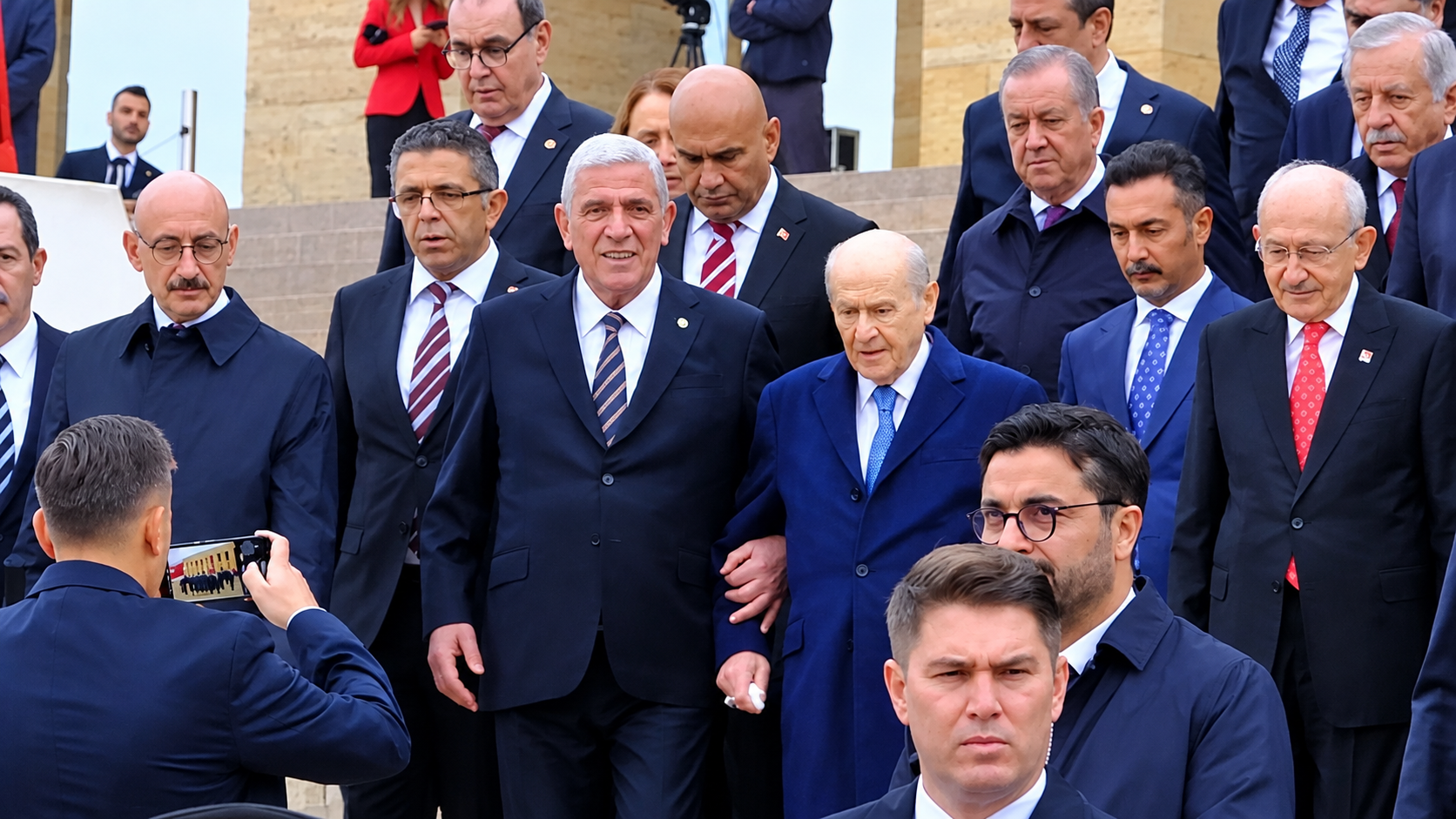 Dervişoğlu'ndan Bahçeli ile kol kola yürümesine ilk açıklama!