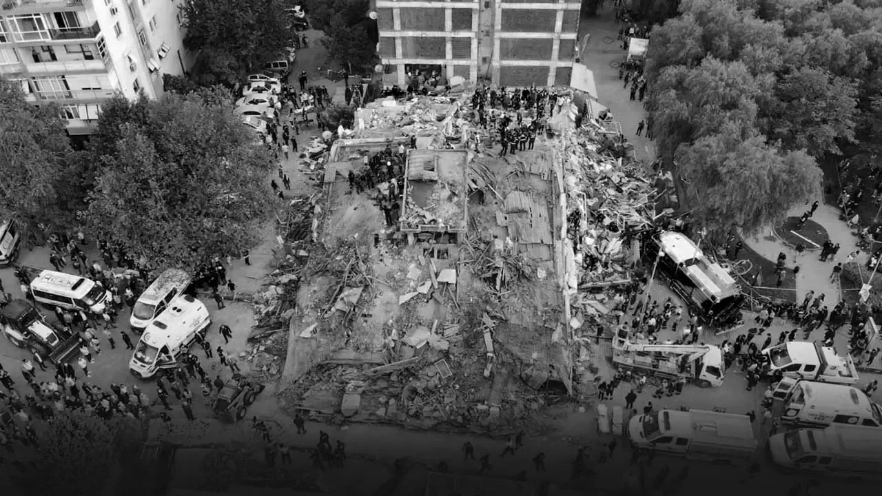 İzmir'de saat 14.51'de duran hayatlar: 6 yıl geçti