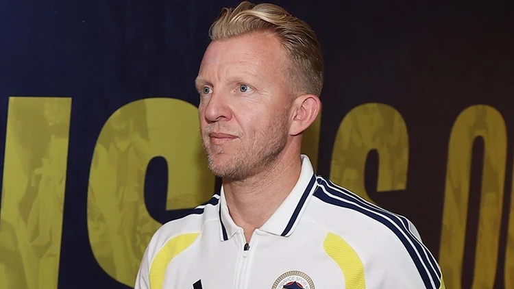 Fenerbahçe'de teknik direktör kararı: Takım Kuyt'a emanet